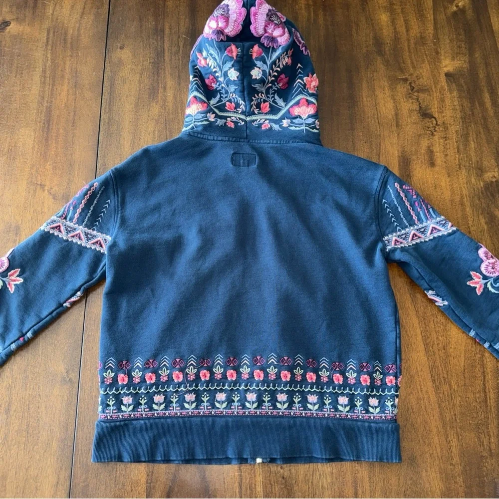 Driftwood Teddy Navy Blue Hooded Sweater Floral Embroidered Design Women's XS - Picture 11 of 12